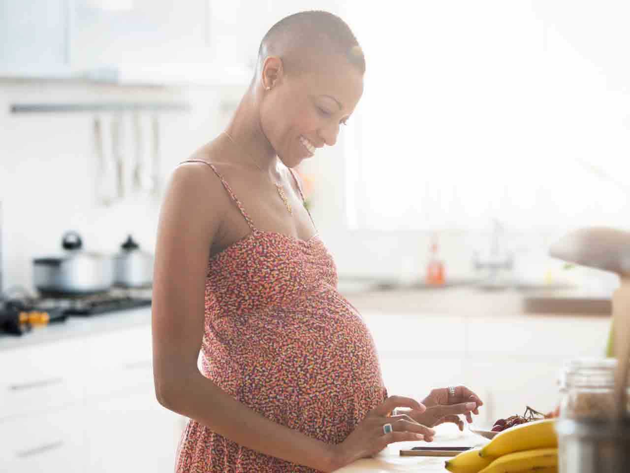 La science de « l'éclat de la grossesse » et les 5 autres avantages beauté d'être enceinte
