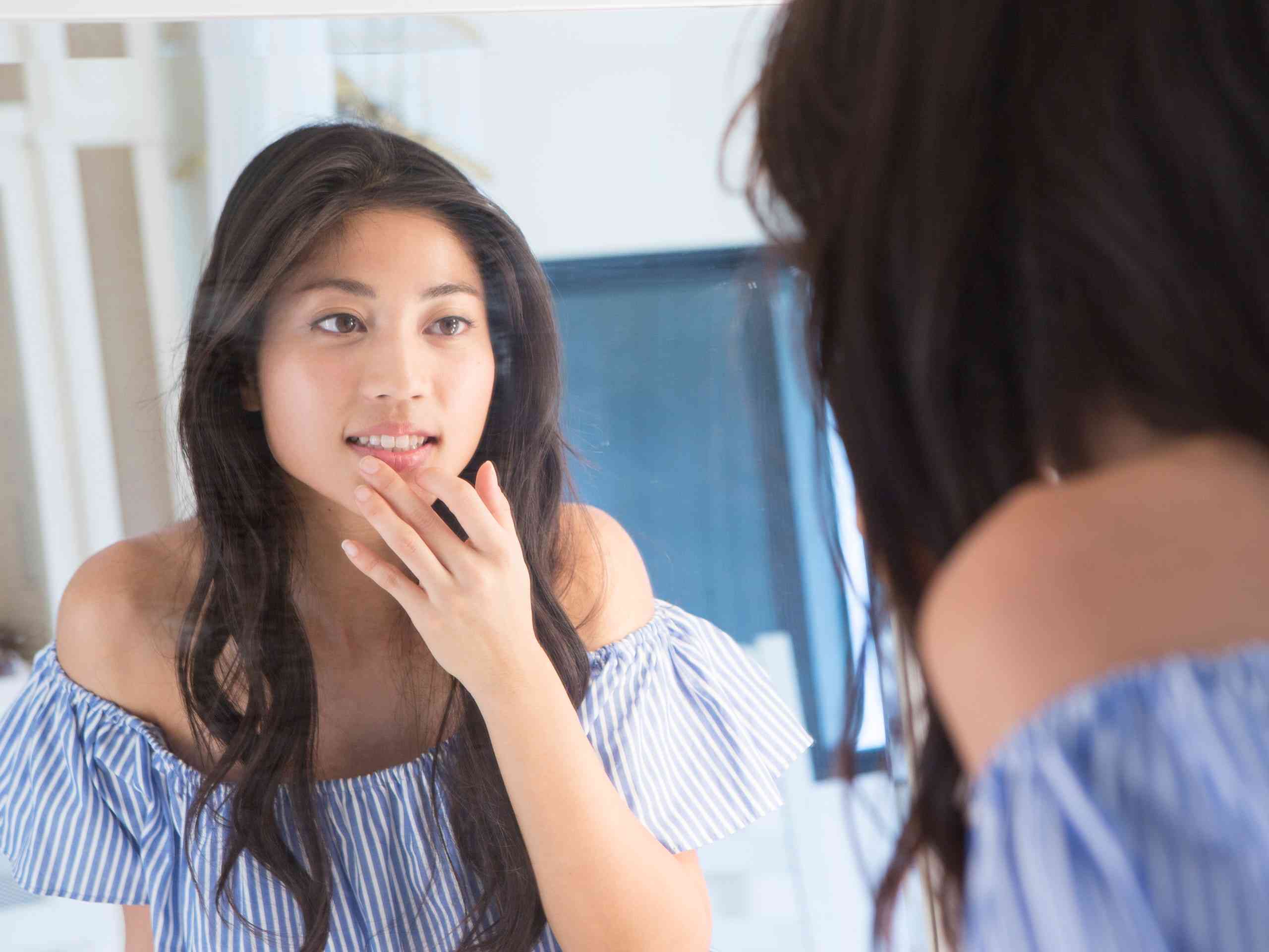 7 façons d'obtenir une peau plus lisse, selon les dermatologues